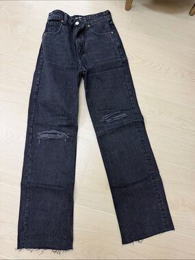 Men's Black Distressed Straight-Leg Jeans